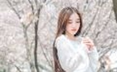 女网红洗澡忘关播不慎走光